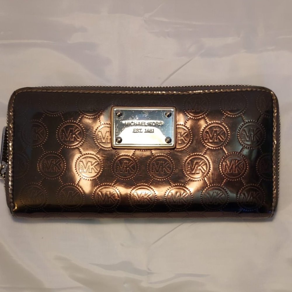 Michael Kors  Pewter Patent  Signature Zip Around Long Wallet